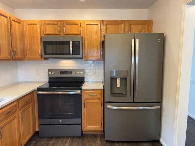 Building Photo - West AVL - Beautifully Updated Townhouse