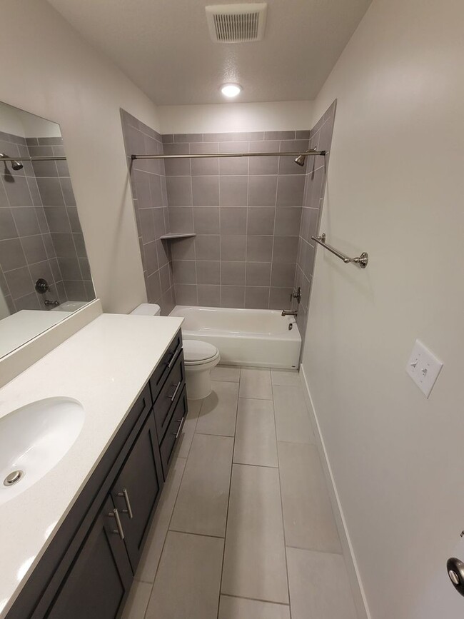 Building Photo - 2 Weeks Free Rent in May! West Haven 3 bed...