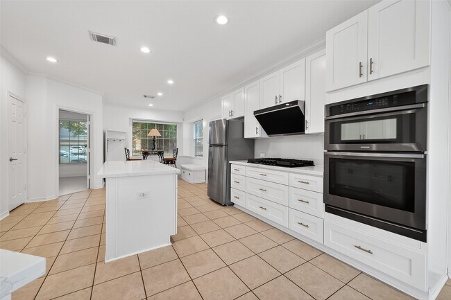 Building Photo - 22115 Oakcreek Hollow Ln