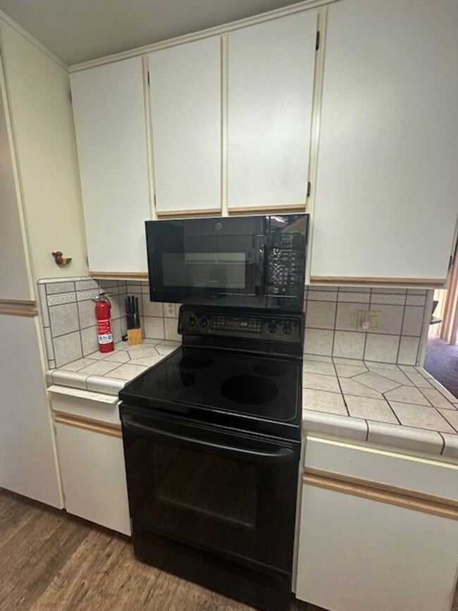 Building Photo - 1476 Glenwood Dr