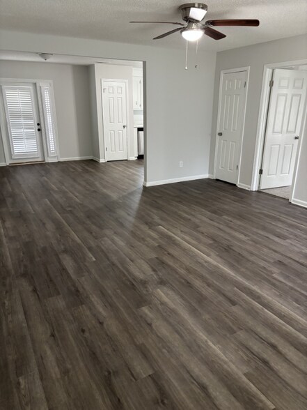 Building Photo - 532 Kenton Dr