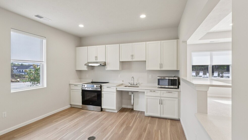 Building Photo - 695 Olivia St