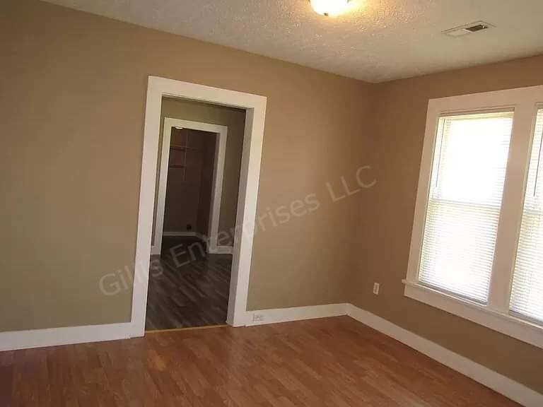 Building Photo - 112 Virgil Ave