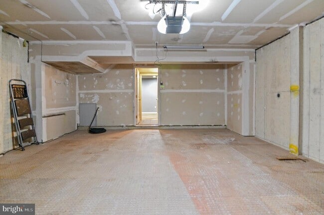 Building Photo - 5061 Cameo Terrace