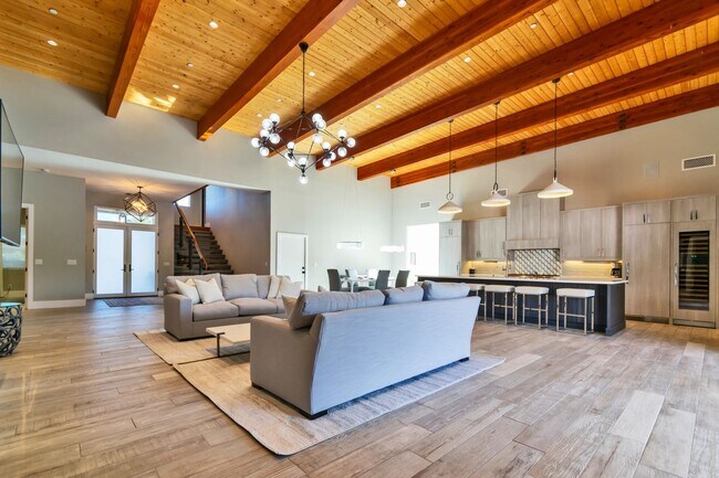 Building Photo - Stunning 4BR House in Phoenix