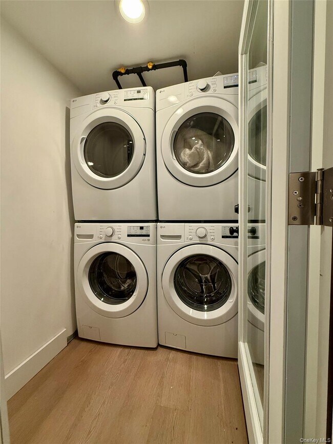 Building Photo - 126 E Main St