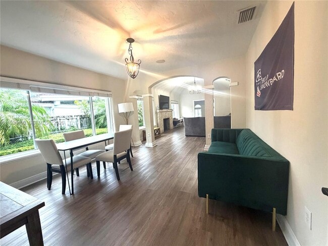 Building Photo - 5116 SW 57th Ave