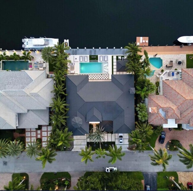 Building Photo - 131 Royal Palm Dr