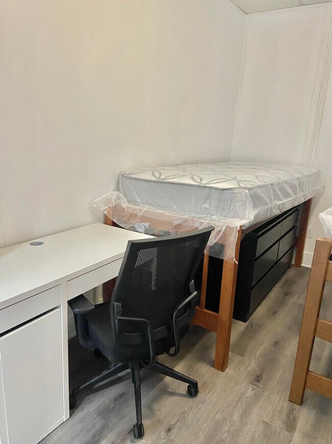 Building Photo - 414 Grand St