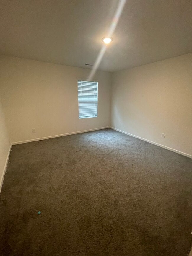 Building Photo - Welcome to this stunning 3-bedroom, 2.5-ba...