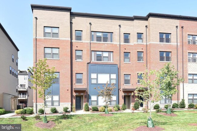Building Photo - 44858 Tiverton Sq