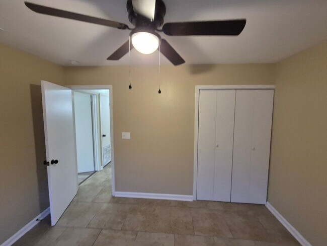 Building Photo - 7215 Glen Heights