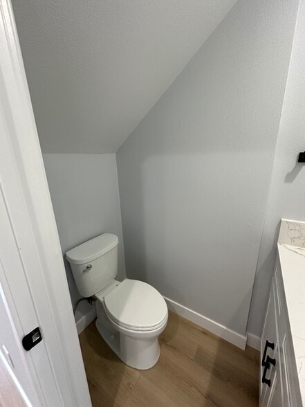 Building Photo - 826 Rose Ave