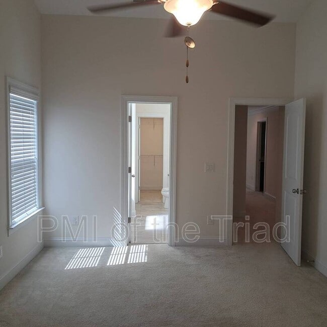 Building Photo - 811 Silver Leaf Dr