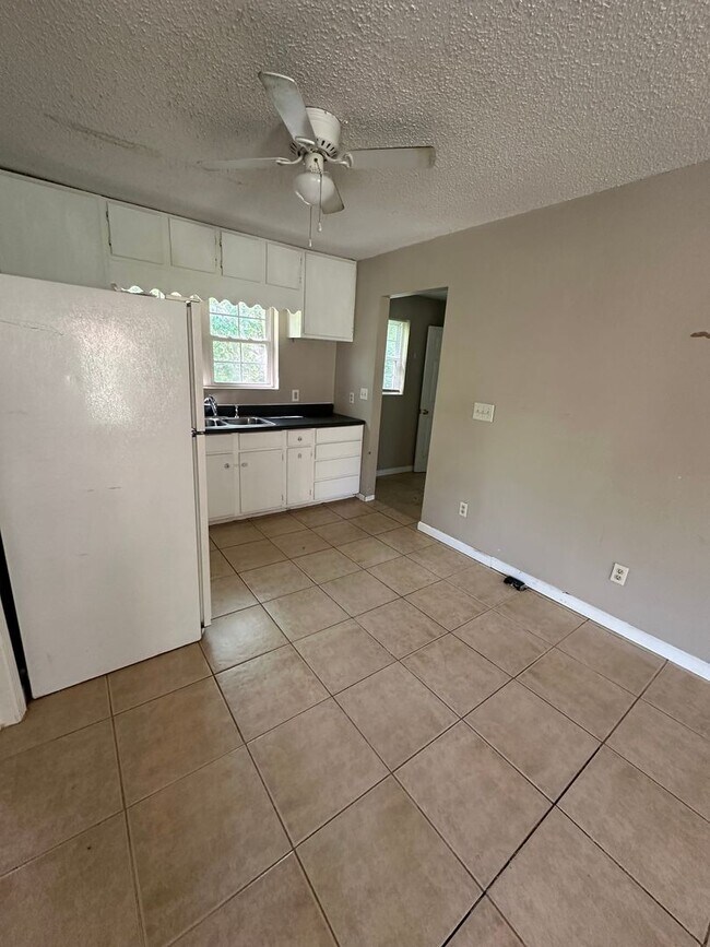 Building Photo - 115 Pindal Rd