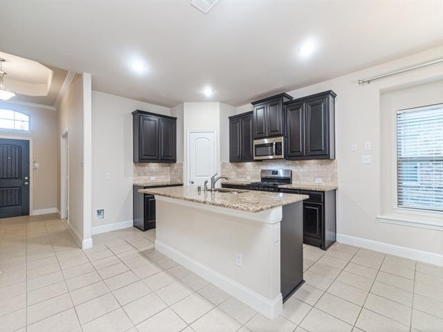 Building Photo - 710 Teakwood Dr