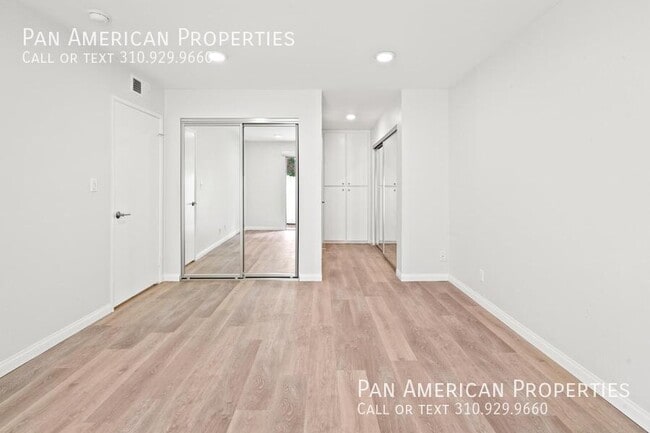 Building Photo - 10380 Almayo Ave