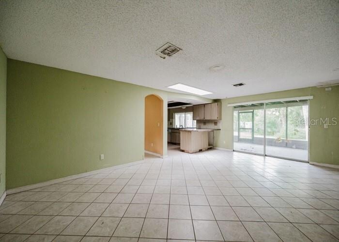 Building Photo - 1243 Royal Oak Dr S