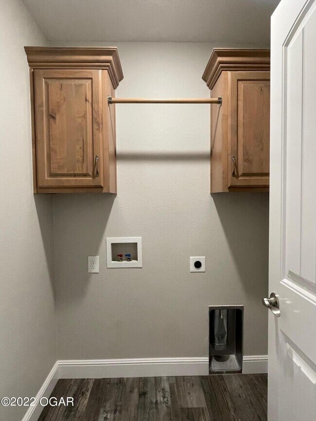 Building Photo - 1121 E 42nd St