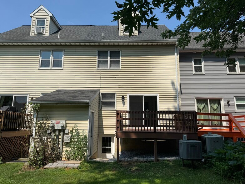 Building Photo - 106 Chukar Ct