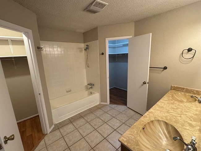 Building Photo - 9001 Jesse James Dr