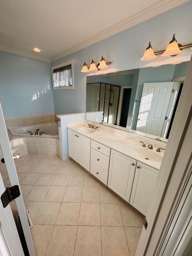 Building Photo - 424 Haley Scott Dr