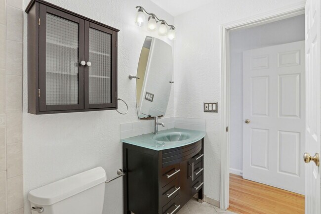 Building Photo - 933 Barstow Ct