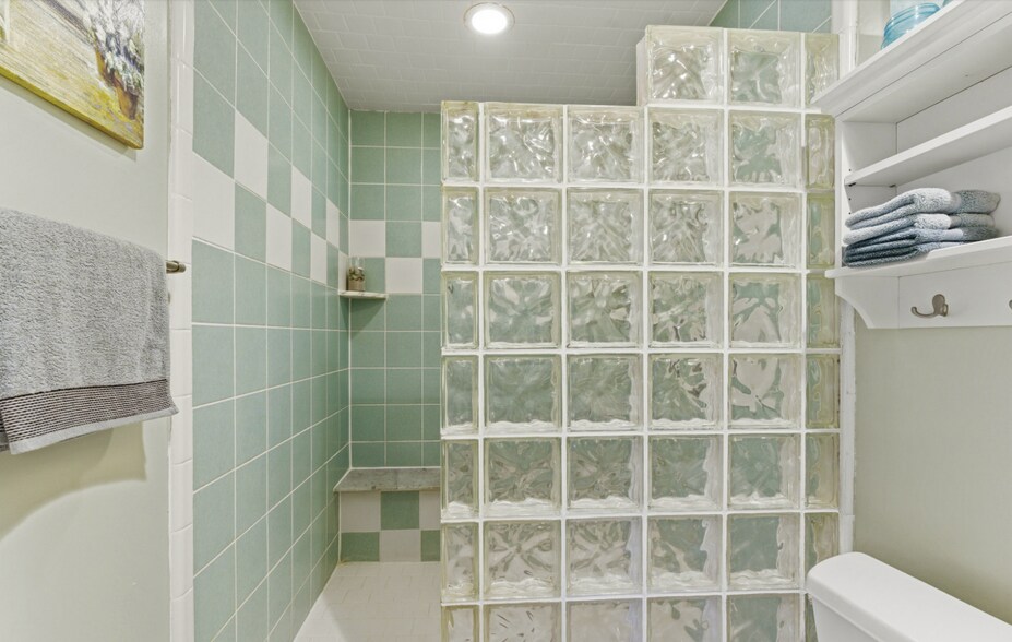 Building Photo - 1811 Eastern Dr