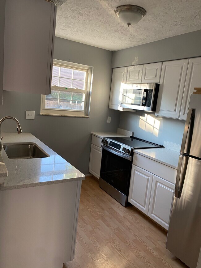 Building Photo - Sunbury Townhome