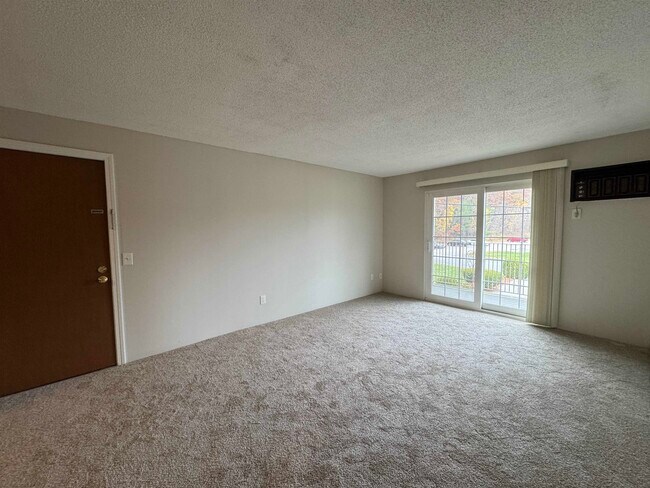 Building Photo - 379 Huse Rd