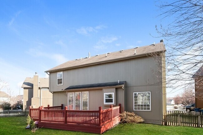 Building Photo - Spacious 4 Bedroom Home