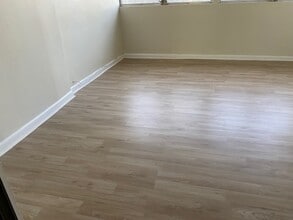 Building Photo - 223 SW 14th Pl