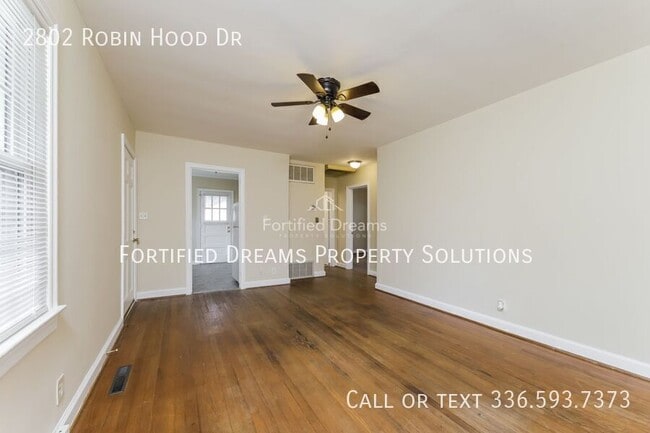 Building Photo - 2802 Robin Hood Dr