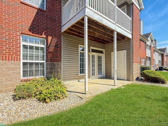 Building Photo - Grand Lakeside Escape: Spacious 3-Bedroom Retreat in Lakeshore Community