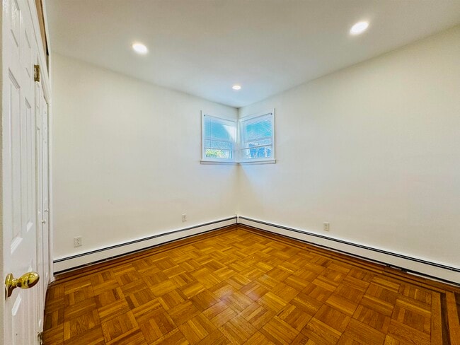 Building Photo - 69 W 39th St