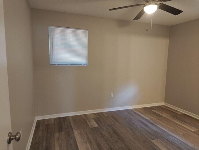 Building Photo - Great SC Location!