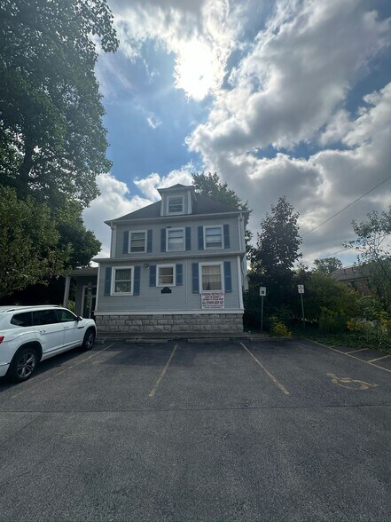 Building Photo - 3911 Main St