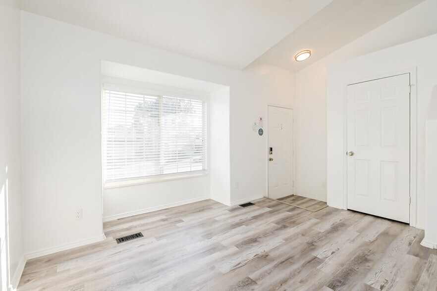 Building Photo - 2563 200 E