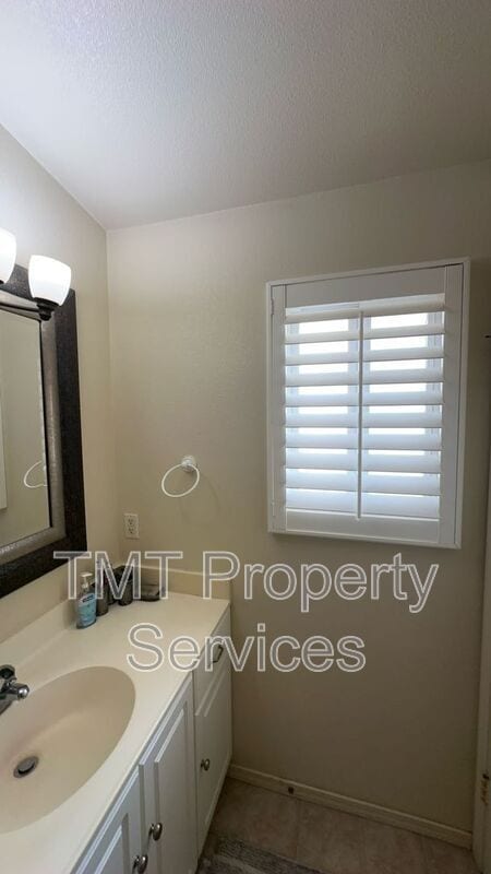 Building Photo - 115 Palomar Ave