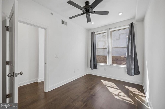 Building Photo - 3958 Mt Vernon St