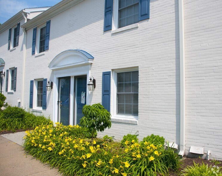 Barracks West 2639 Barracks Rd Charlottesville VA 22901 Apartment