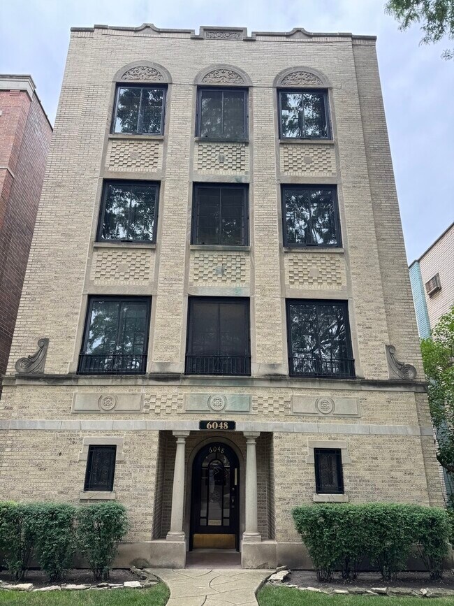 Building Photo - 6048 N Washtenaw Ave
