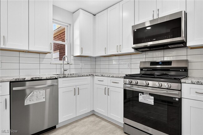 Building Photo - 2520 Laurelhurst Rd