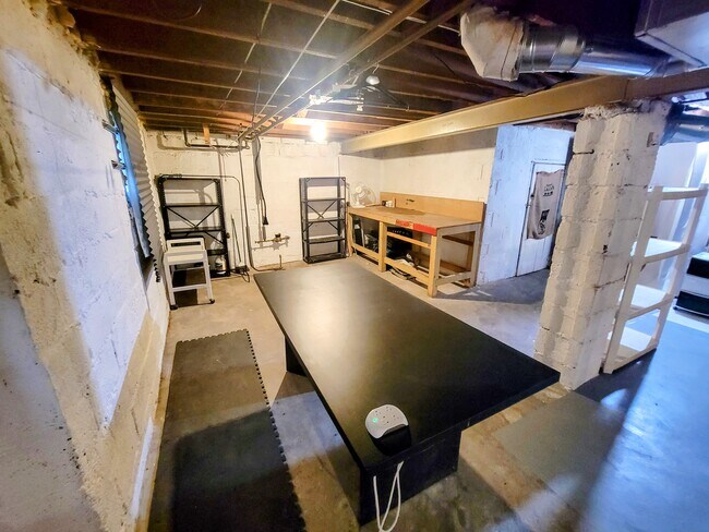 Building Photo - 5830 Holmes St