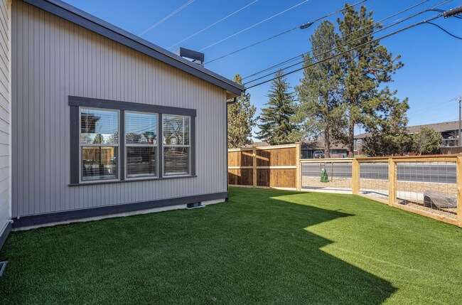 Building Photo - 61579 SE Lucia St