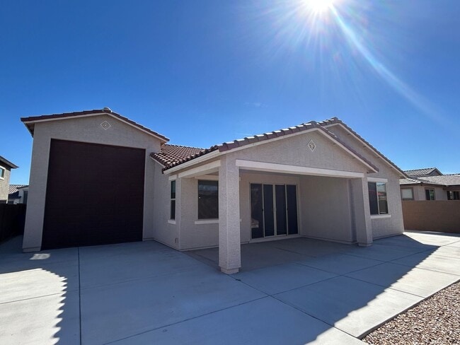 Building Photo - 18570 W Swayback Pass