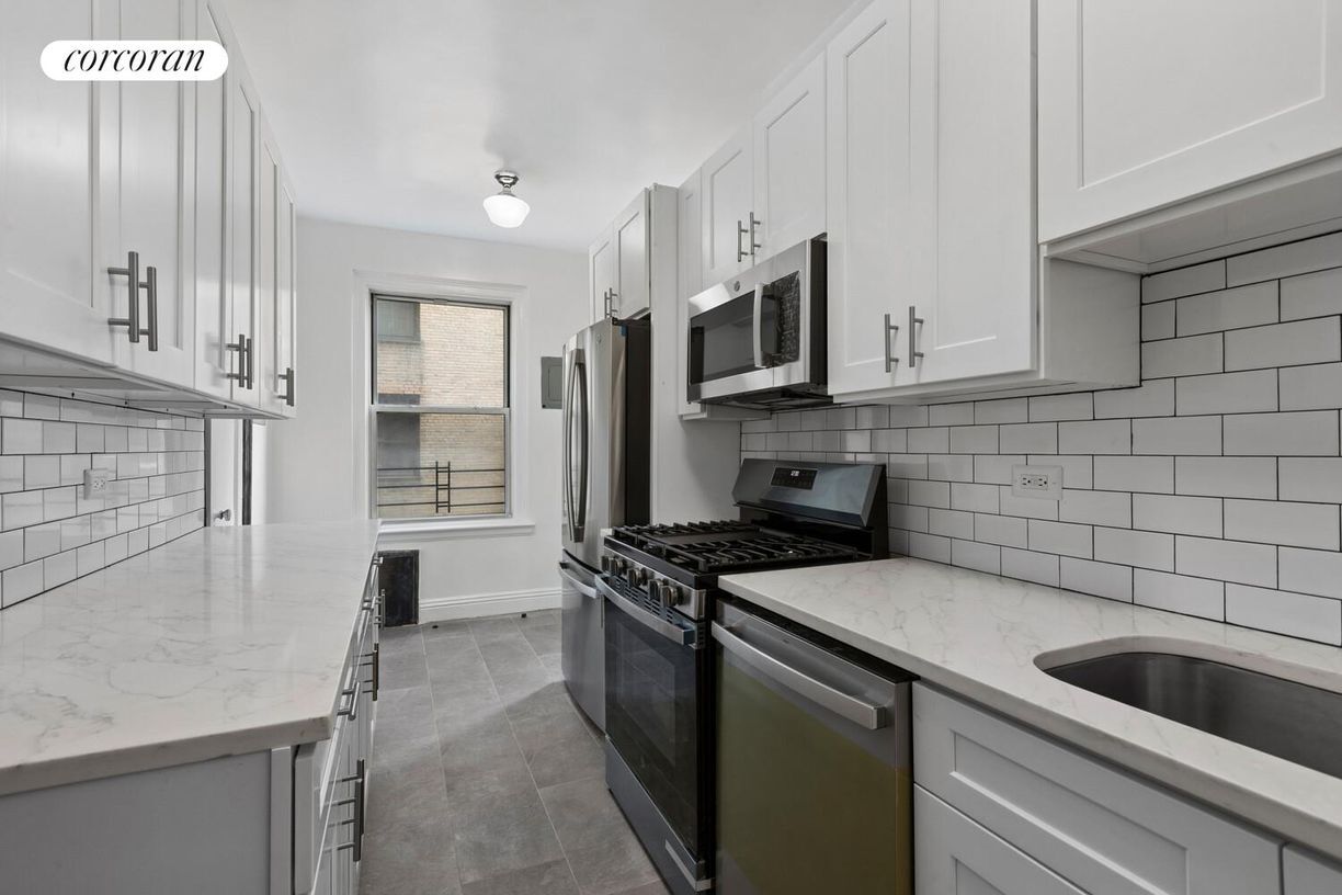 Building Photo - 245 W 107th St