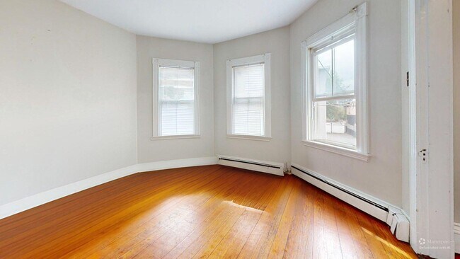 Building Photo - 5 Durham St