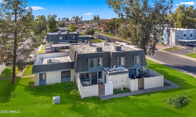 Building Photo - 8135 N 32nd Dr