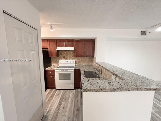 Building Photo - 655 SW 111th Way